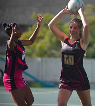 313x349_uae-dubai-netball-cup-throw Girls playing netball