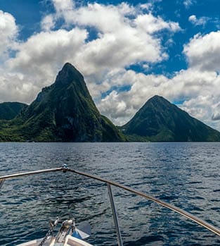 Catamaran cruise with a view on the two pitons