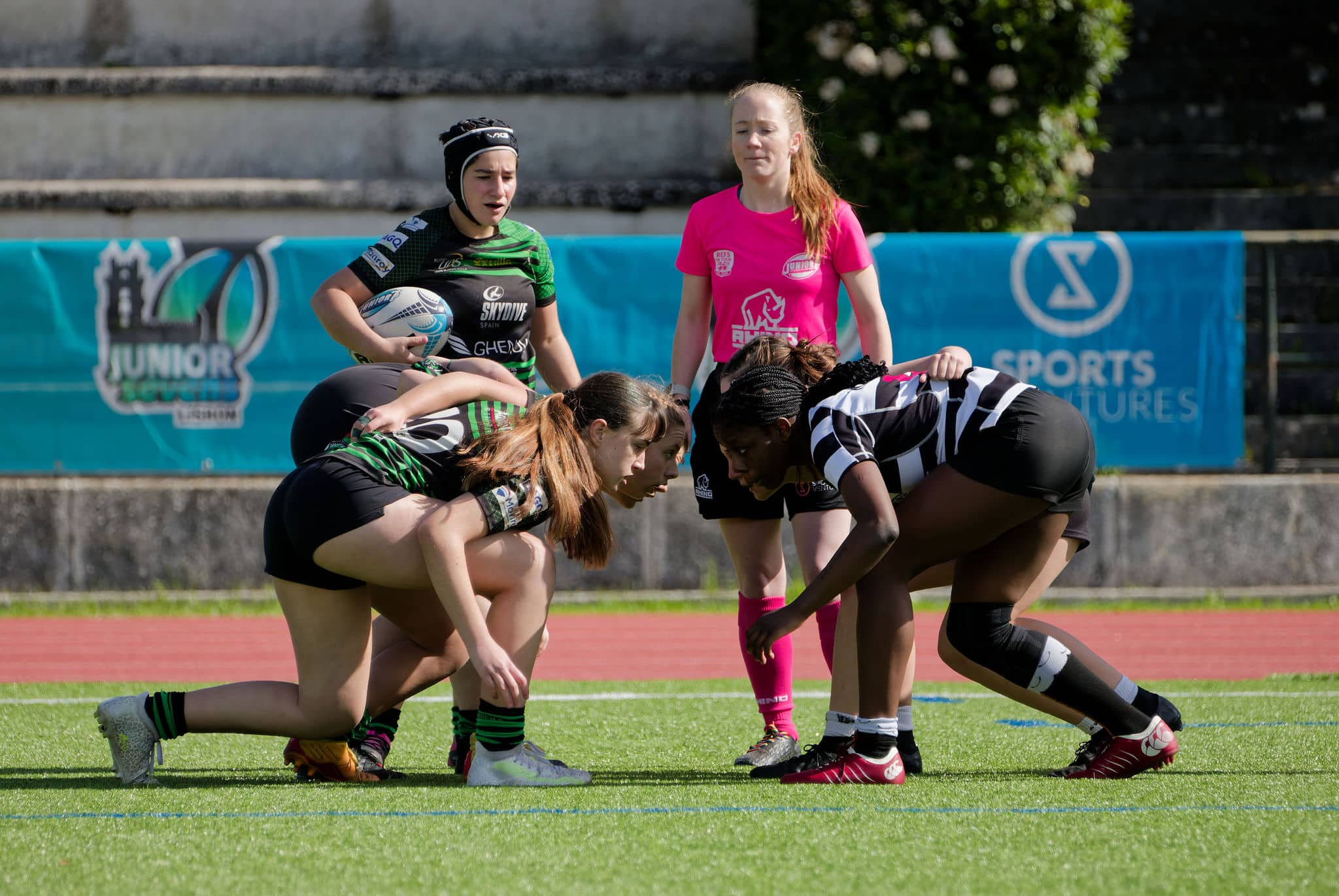 Two rugby teams mid-match